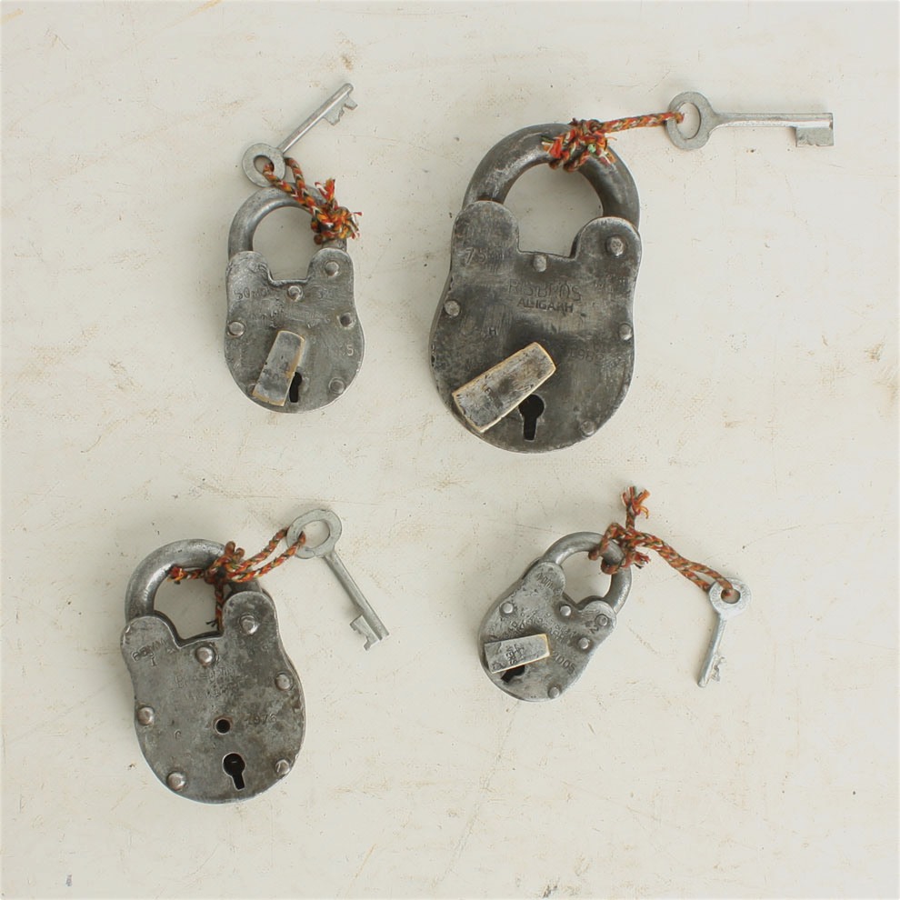 ACIR00042-iron lock