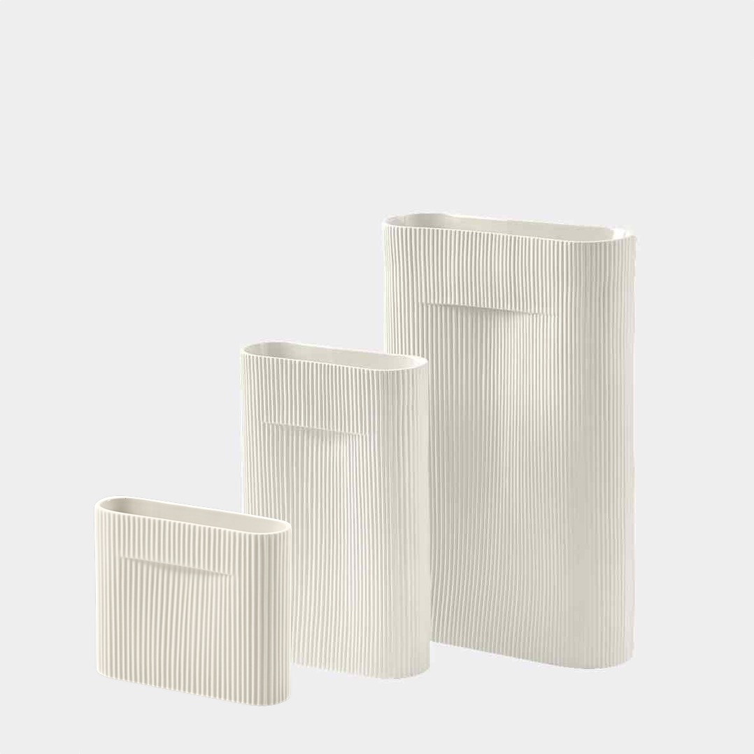 Ridge-vase-off-white-group-Muuto-5000x5000-hi-res