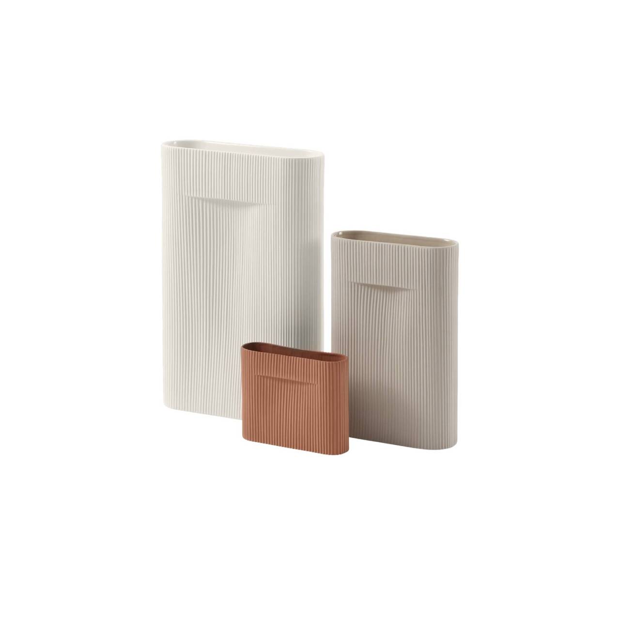 Ridge-vase-terracotta-beige-off-white-group-Muuto-5000x5000-hi-res__150_0b6b0da2-138d-431d-b6ff-fa14ddfa7825_640x@2x.progressive