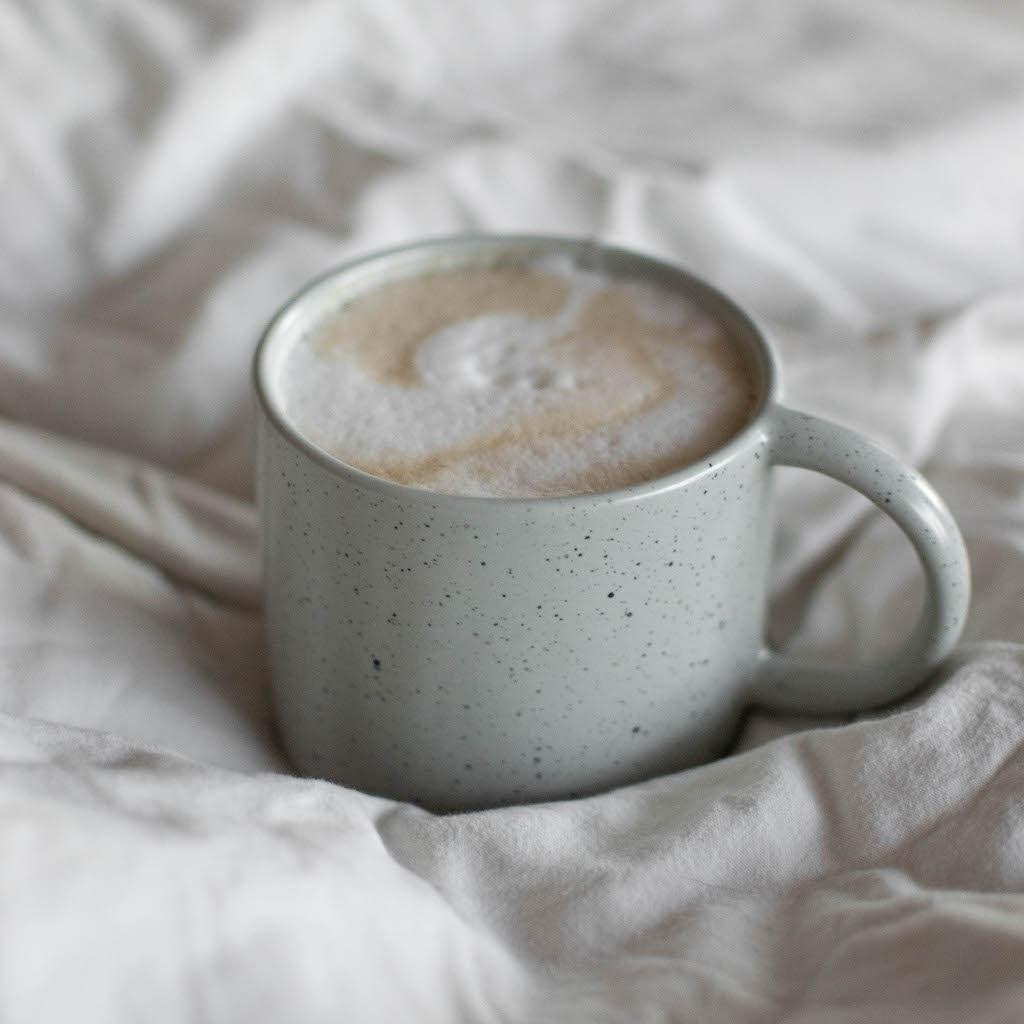 ss22_mug_mole_dot-10_square