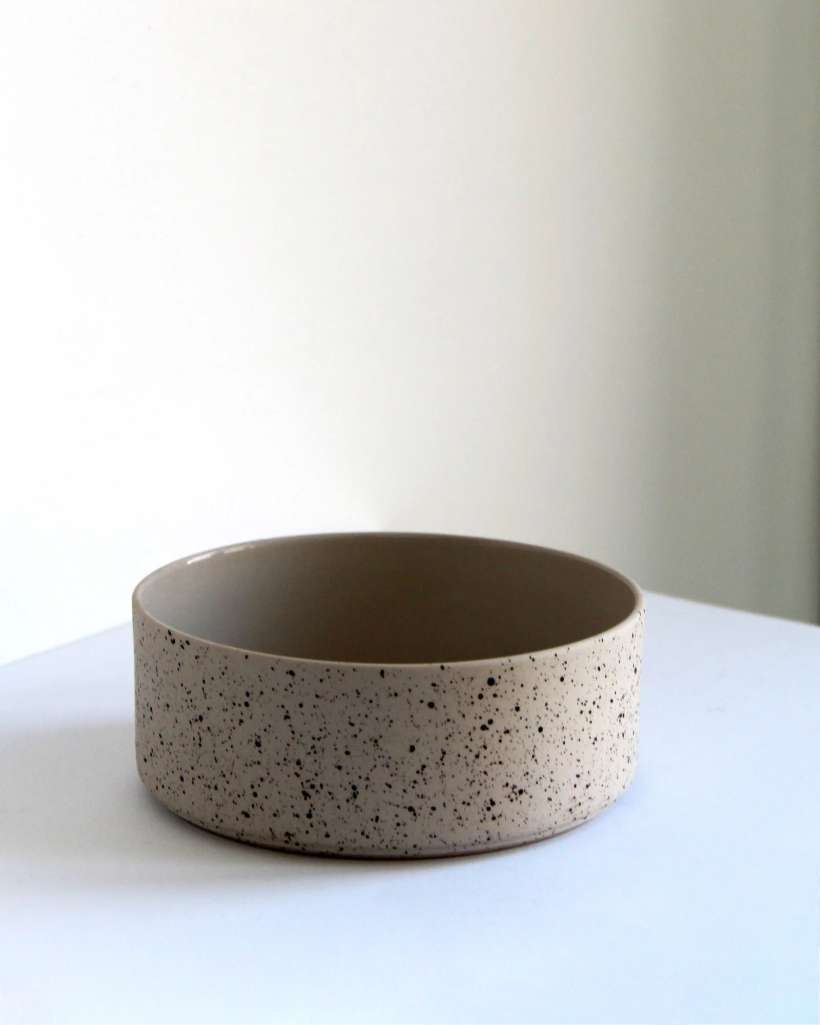forme-bowl-sand-speckled-front