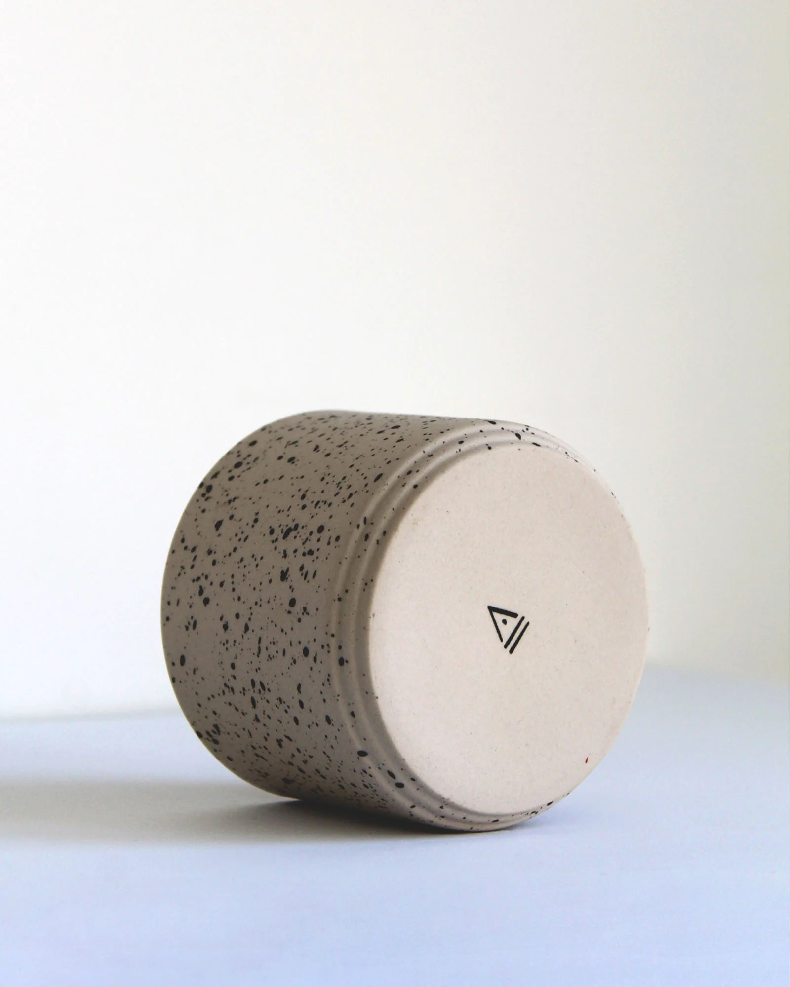 forme-cappuccino-mug-sand-speckled-back