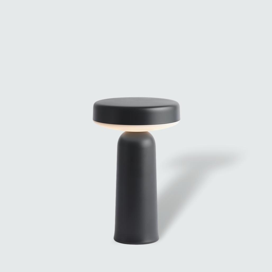 Ease-portable-lamp-black-Muuto-hi-res_clipped_rev_1
