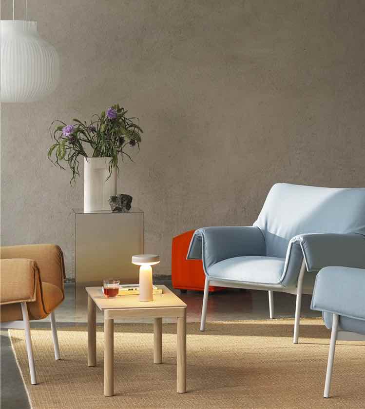 wrap-hero-732-grey-fiord-451-grey-couple-coffee-table-wavy-sand-oak-ease-grey-echo-vidar-542-strand-60-ply-burnt-orange-200x300-muuto-org