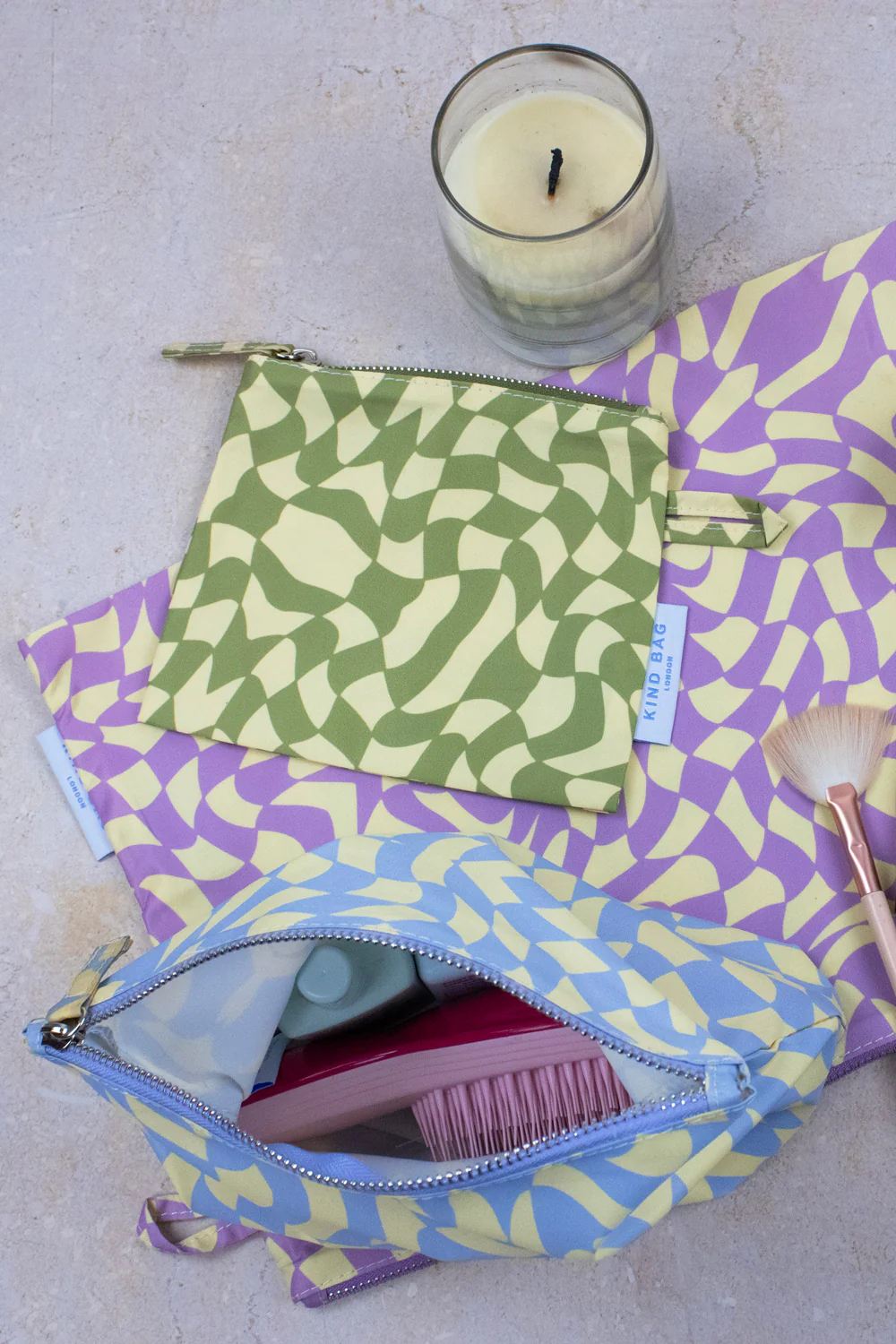 POUCHES_STUDIO_LIFESTYLE_WavyCheck-202311-5-web