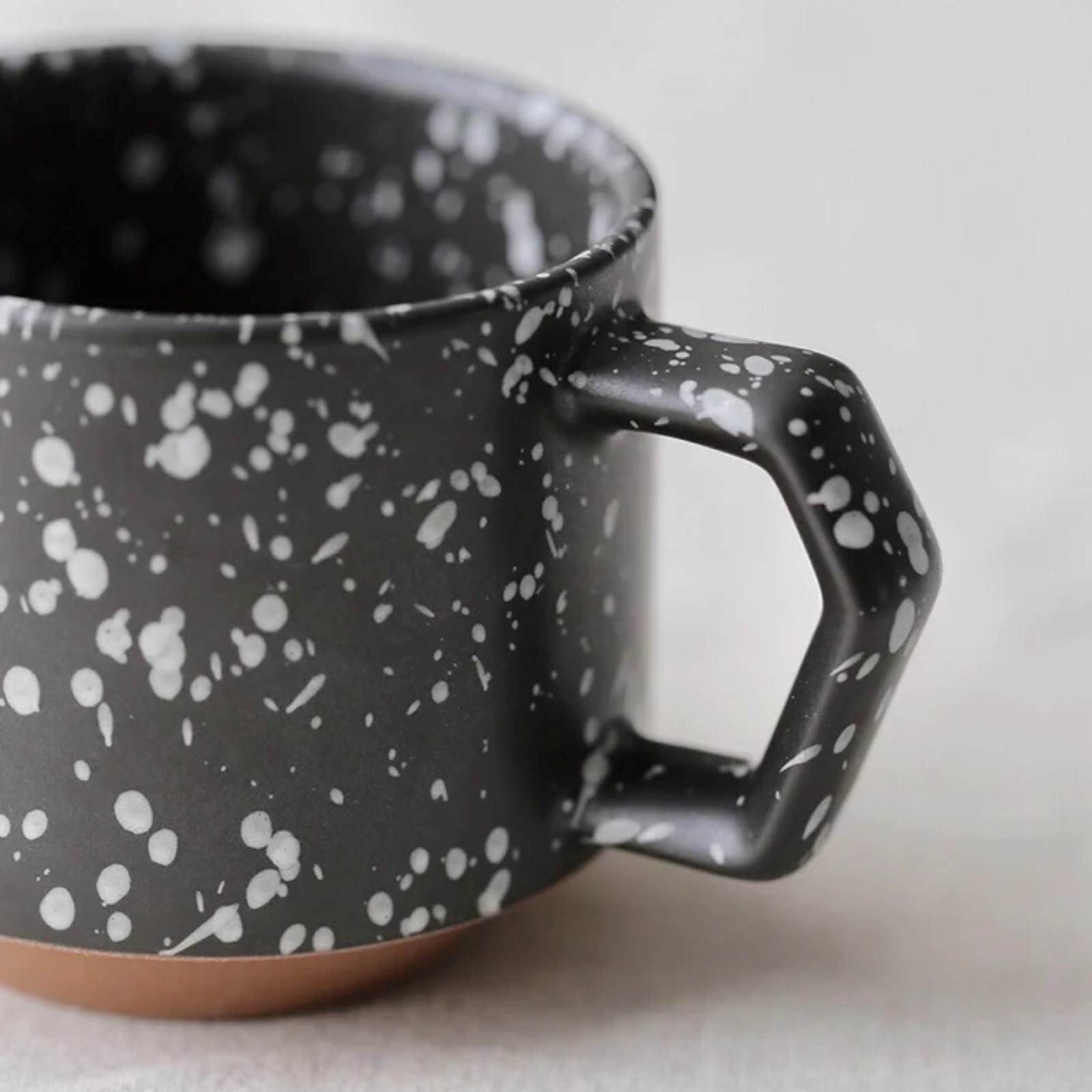 CHIPS-stack-mug-280ml-splash-black-white-3_700x700