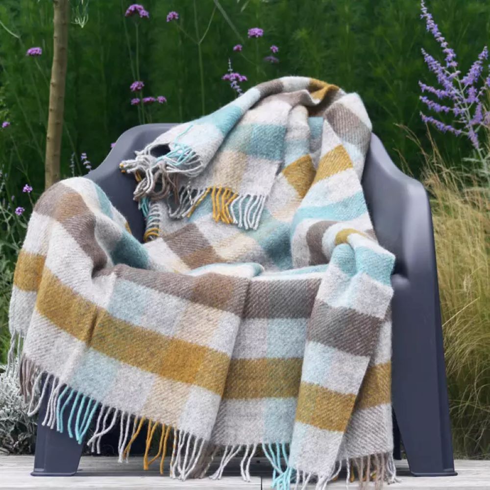 gotland-turquoise-multi-plaid-laine-klippan-yllefabrik2