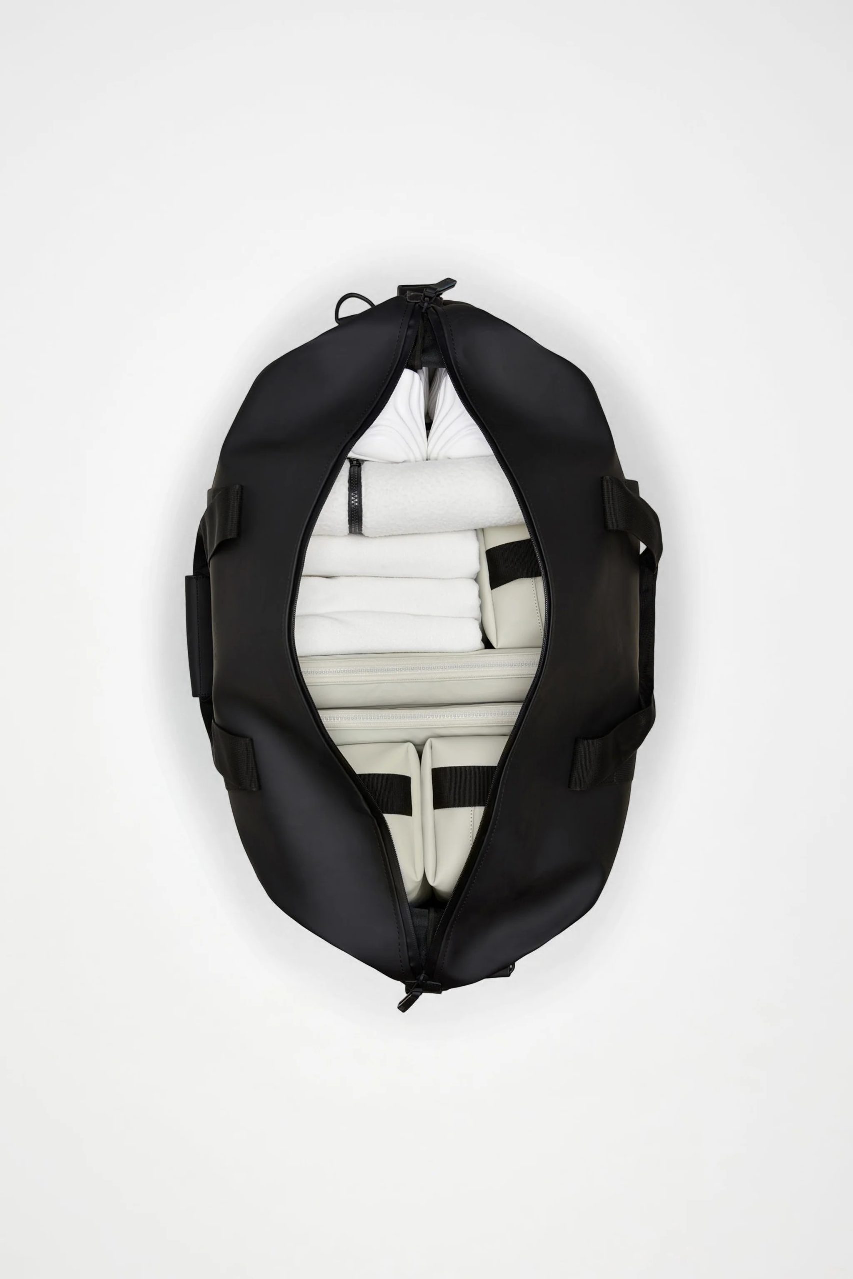 rains_hilo_weekend_bag_navy_everyday_inside_1