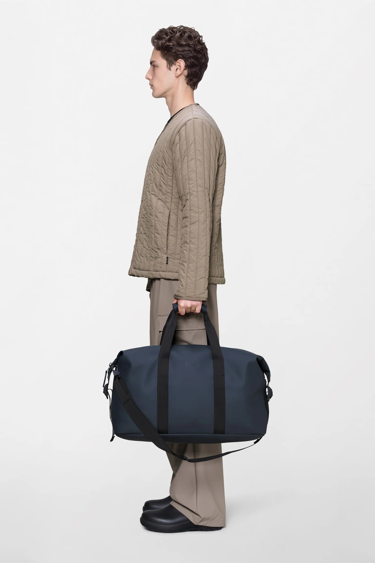 rains_hilo_weekend_bag_navy_everyday_men_1