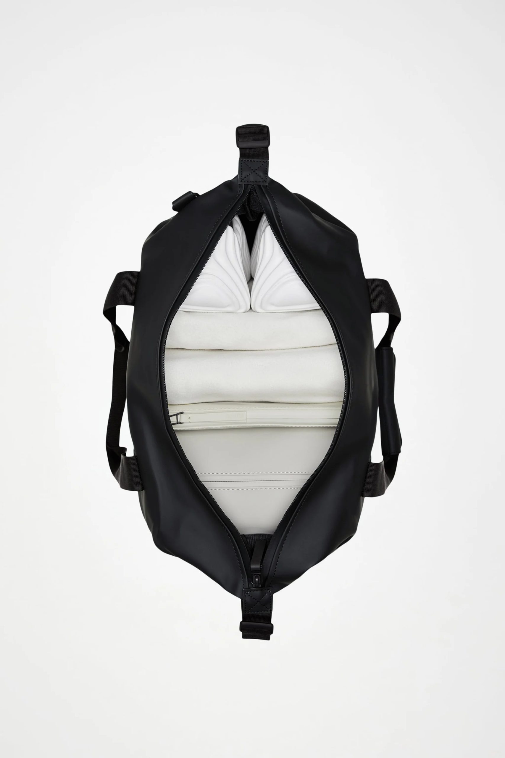 rains_hilo_weekend_bag_small_green_everyday_inside_1