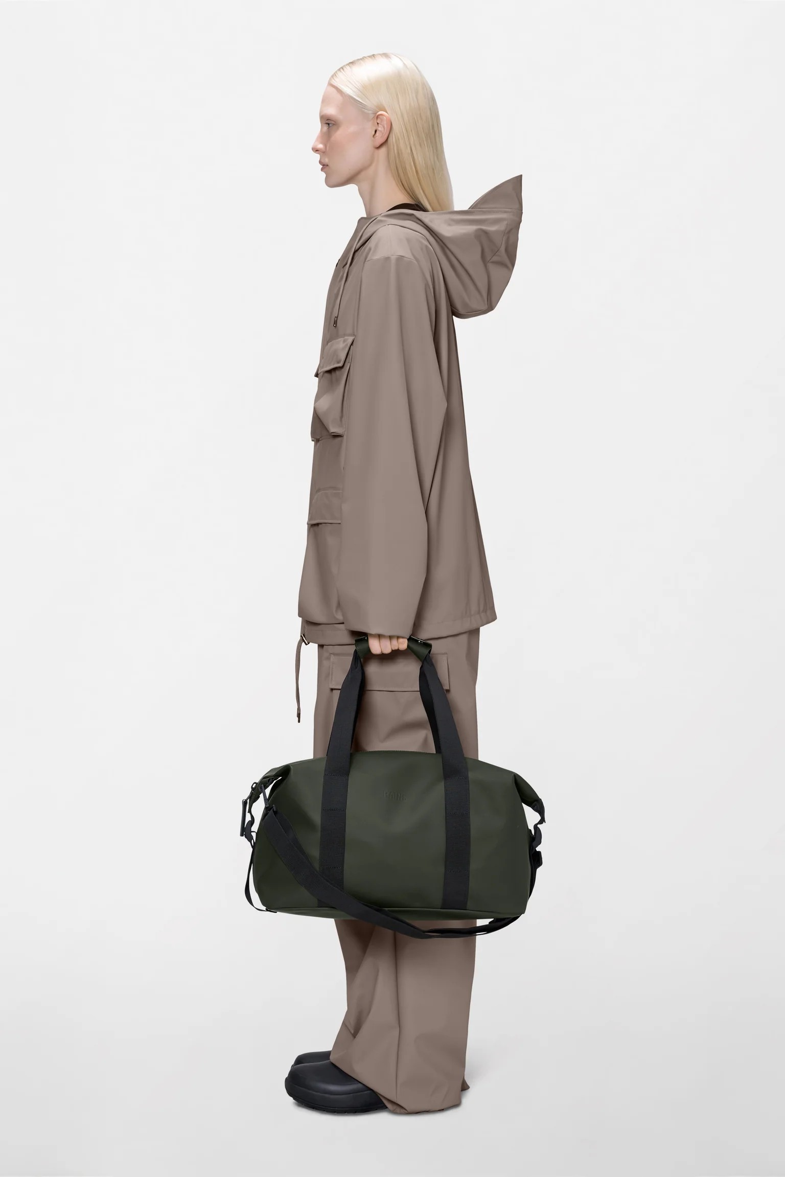 rains_hilo_weekend_bag_small_green_everyday_women_1